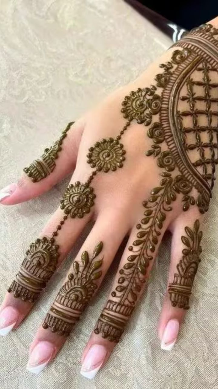 Hariyali Teej 2019 Latest Mehndi Designs: New and Easy Henna Mehandi  Patterns With Pictures and Video Tutorials to Celebrate Hindu Festival |  🙏🏻 LatestLY
