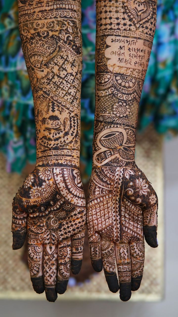 30 Jaw-Dropping Mehendi Designs for Your Wedding Day - Swagrani