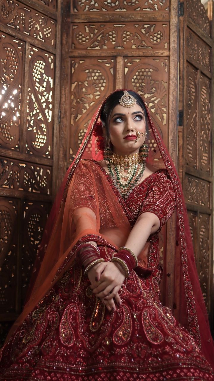 Jasmin Bhasin aces bridal aesthetics in intricate lehenga cholis, check out